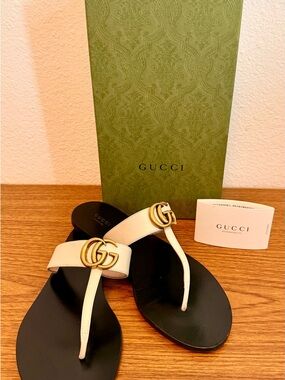Gucci Women's White Leather GG Marmont Thong Sandals